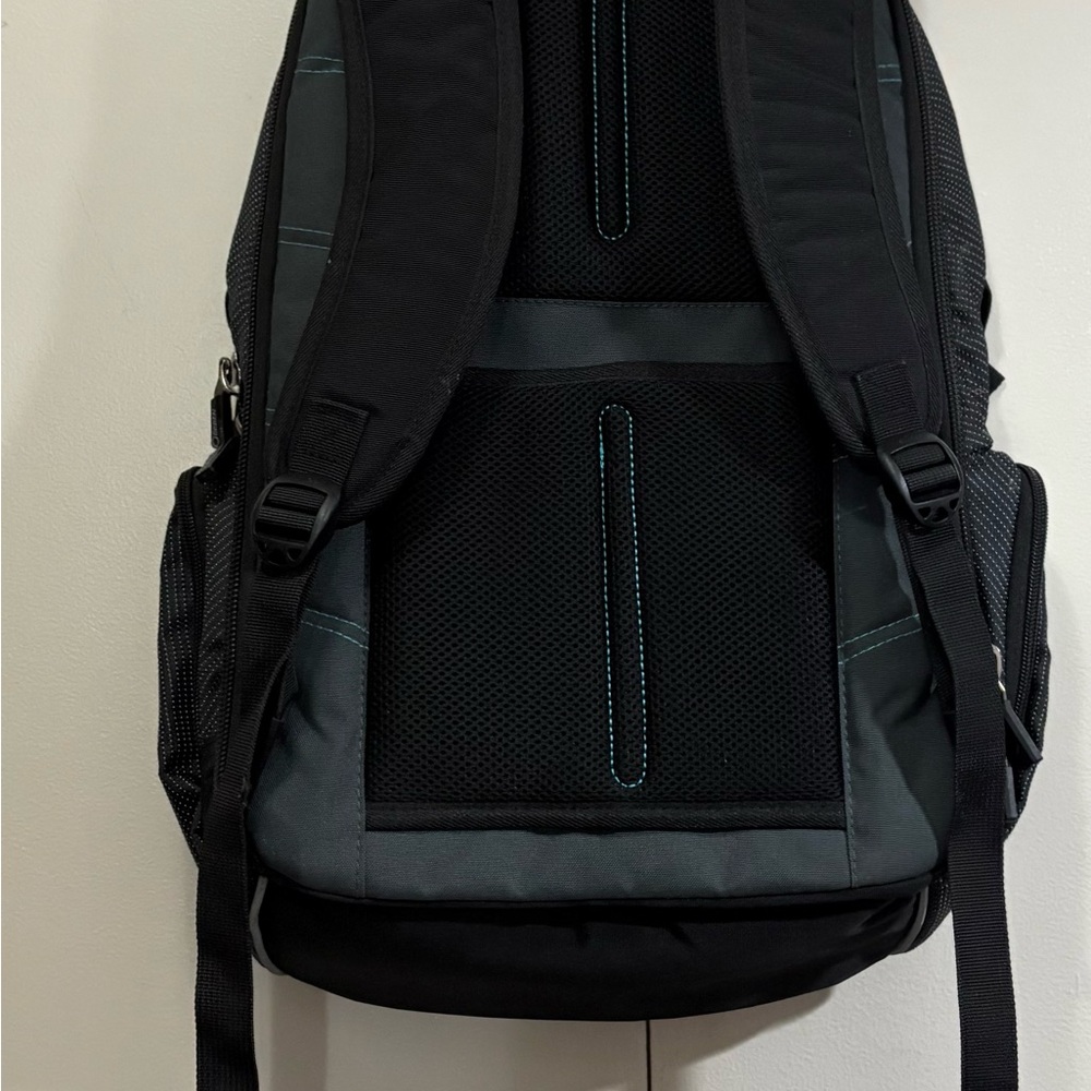 Black Adult Backpack new without tags - Picture 12 of 14